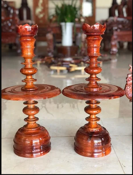 Chân Đèn Nến Thờ Gỗ Hương.png